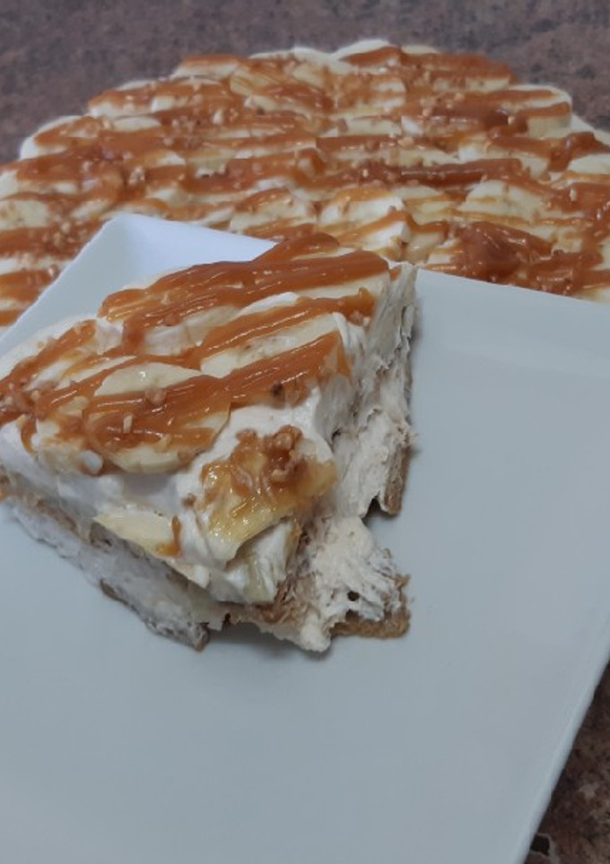 Una foto de Tarta fría sin horno de plátano y caramelo riquísima