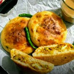 A picture of Stuffed matar paneer buns.