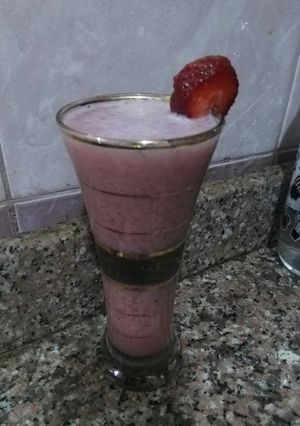 صورة لوصفة احلى واسهل عصير فراولة