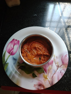 *தக்காளி, வெங்காயம், ப.மிளகாய்* சட்னி(onion tomato chutney recipe in tamil) செய்முறை முக்கிய புகைப்படம்