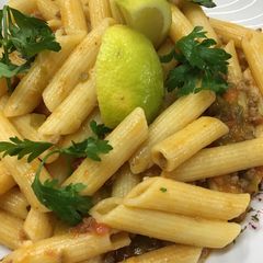 A picture of Rigate pasta with minced meat.