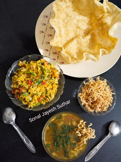 વેજ ફ્રાઇડ રાઈસ (Veg Fried Rice Recipe In Gujarati) રેસીપી મુખ્ય ફોટો