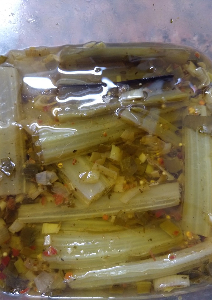 Una foto de Tallitos de acelga o pencas al escabeche