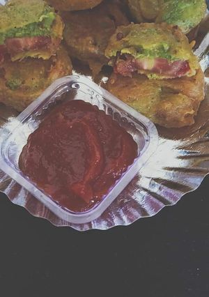 A picture of Tomato fritters (lashkari bhajiya).