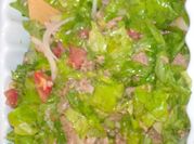 Una foto de ensalada de papa con nueces