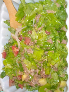 Una foto de Ensalada fresca atún y nueces