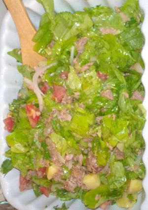 Una foto de Ensalada fresca atún y nueces