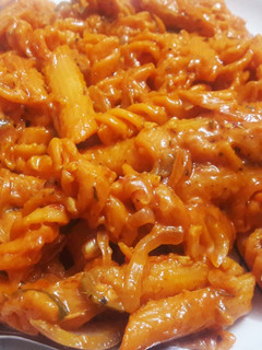 रेड सॉस पास्ता (Red Sauce Pasta recipe in hindi) रेसिपी मुख्य फोटो