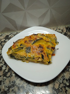 Una foto de Tortilla de zapallitos y champiñones al horno!
