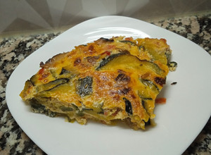 Una foto de Tortilla de zapallitos y champiñones al horno!