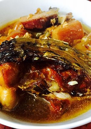 A picture of Vietnamese Braised Fish with Galangal (Cá kho riềng) 🐟.