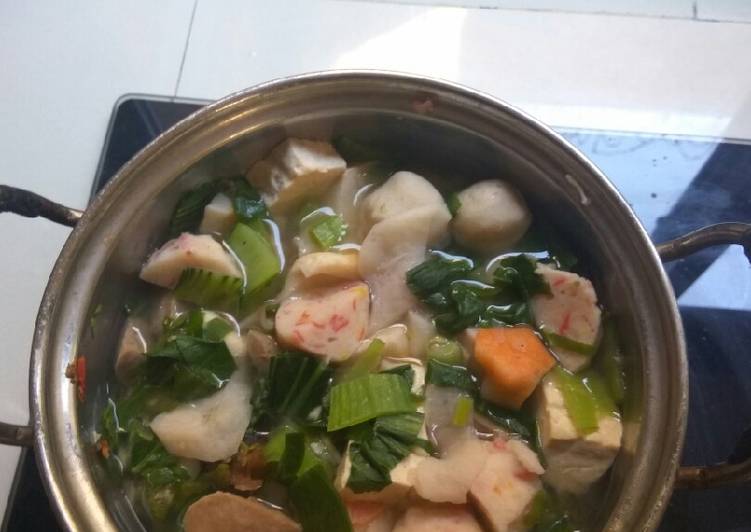 Langkah Mudah untuk Menyiapkan Sup tomyam pedas, Menggugah Selera