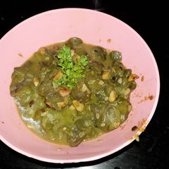 A picture of Snakeguord curry.