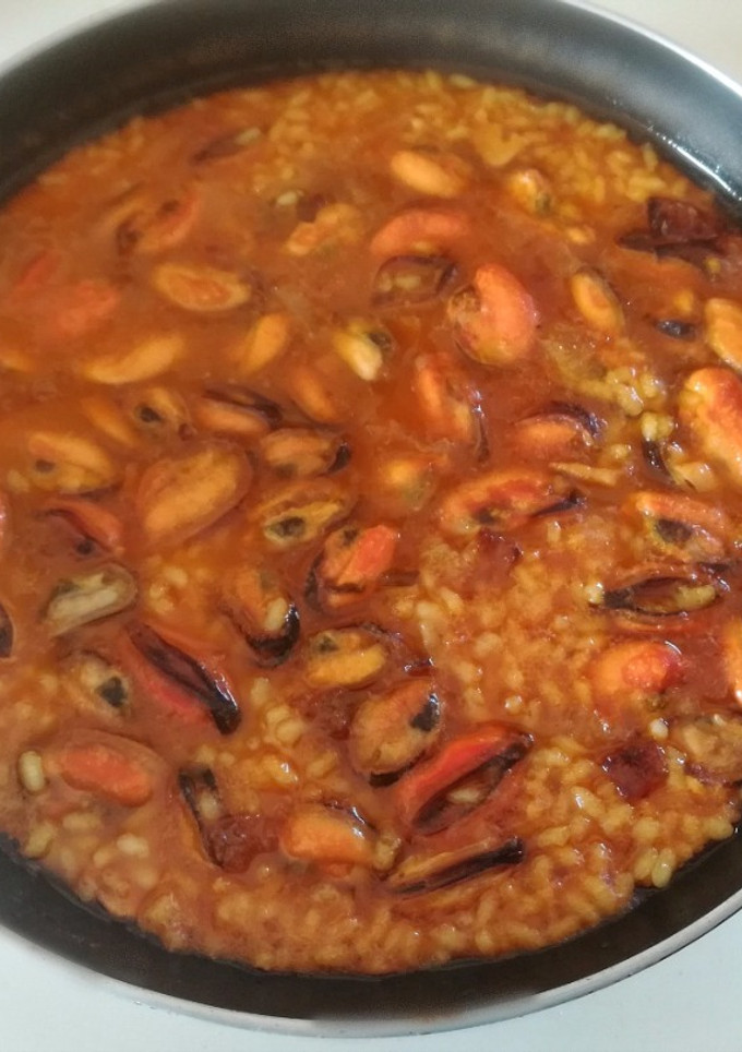 Una foto de Arroz con mejillones