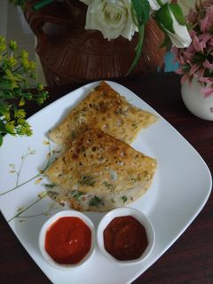 રવા ઢોસા (Rava Dosa Recipe In Gujarati) રેસીપી મુખ્ય ફોટો