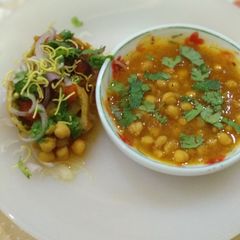 A picture of Chhole samosa chat.