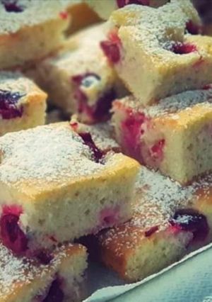 Meggyes-kefires piskóta recept fotója