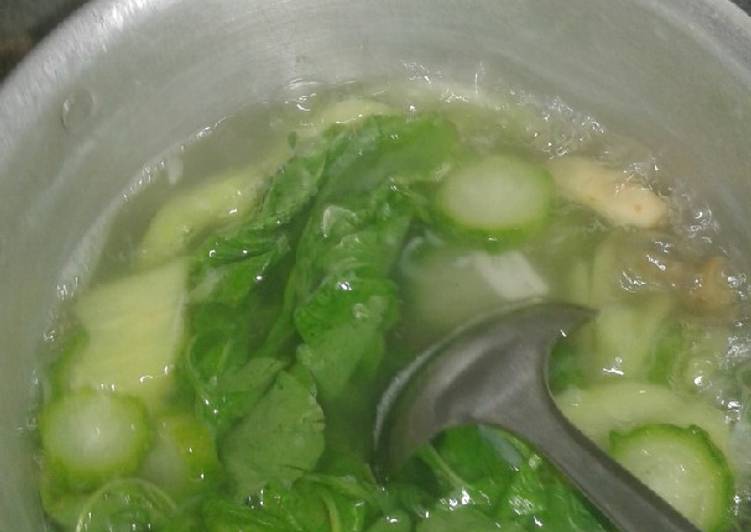 Resep Sayur bening oyong labu bayam no minyak Lezat