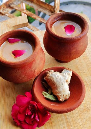 बारिश के स्वाद तंदूर वाली मसाला चाय के साथ रेसिपी मुख्य फोटो