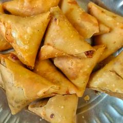 Mini Chicken Samosa. (Summer delight &Ramadan) A picture of Mini Chicken Samosa. (Summer delight &Ramadan).