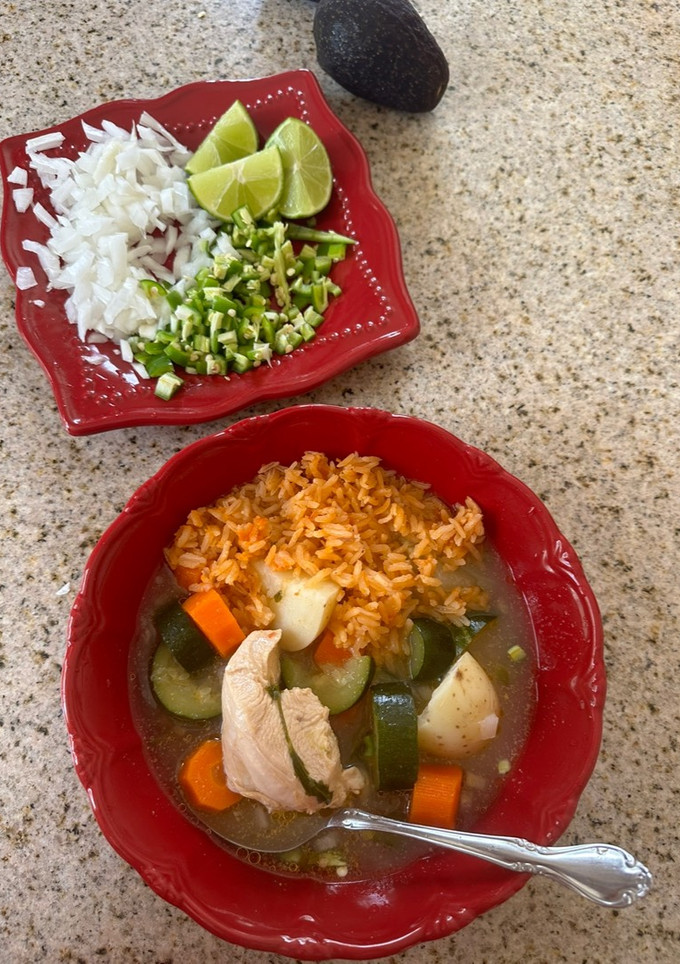 Una foto de Caldo de Pollo