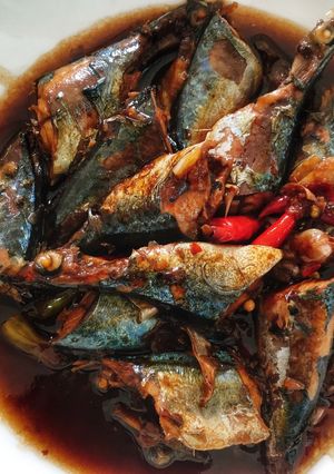 Hình của món Cá nục kho xì dầu.