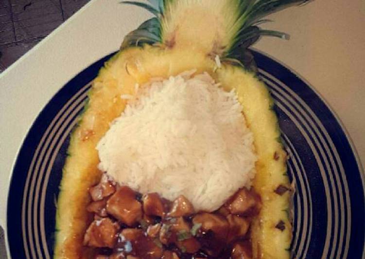 Chicken &amp; rice pineapple bowl