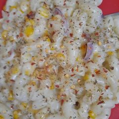 A picture of White sauce pasta.