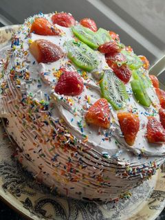 صورة لوصفة جاتو بالكريمة والفواكه 🍓🍍🥝