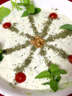 A picture of Iranian Cucumber Yogurt Salad.