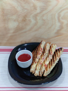 ચીઝ સેન્ડવીચ (Cheese Sandwich Recipe In Gujarati) રેસીપી મુખ્ય ફોટો