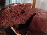 Torta húmeda de chocolate con cubierta. Medio kilo