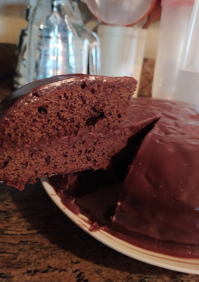 Una foto de Torta húmeda de chocolate con cubierta. Medio kilo