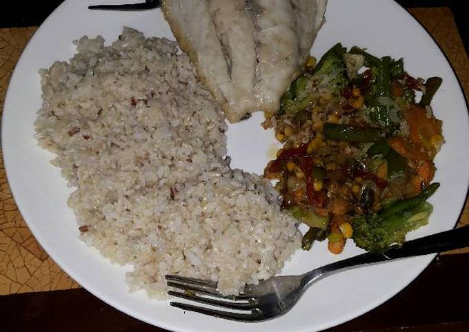 Cara Gampang Membuat Nasi tim ikan sayur, Enak Banget