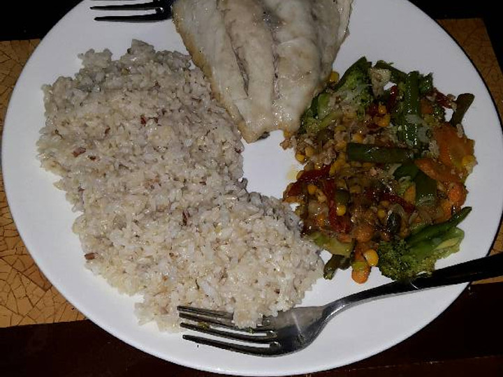 Cara Gampang Membuat Nasi tim ikan sayur, Enak Banget