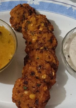 A picture of Daal vada.