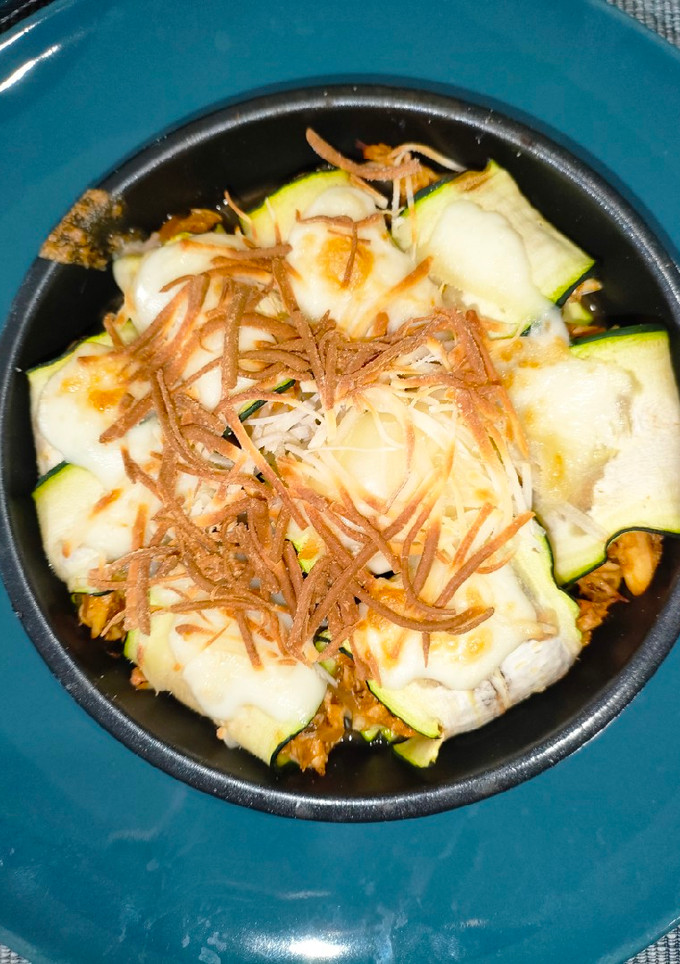 Una foto de Canelones de calabacín y pollo desmechado