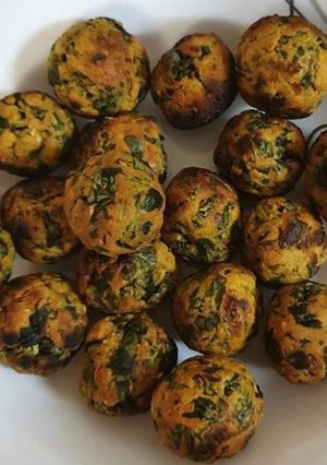 A picture of Spinach & methi muthiya (tea time snack).