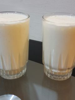 صورة لوصفة عصير المانجو بالزبادي 🍸