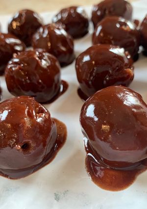 Rumos meggyes gesztenyegolyók recept fotója