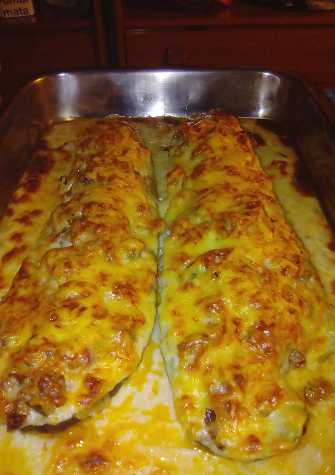 Una foto de Calabacín relleno de carne y queso con bechamel