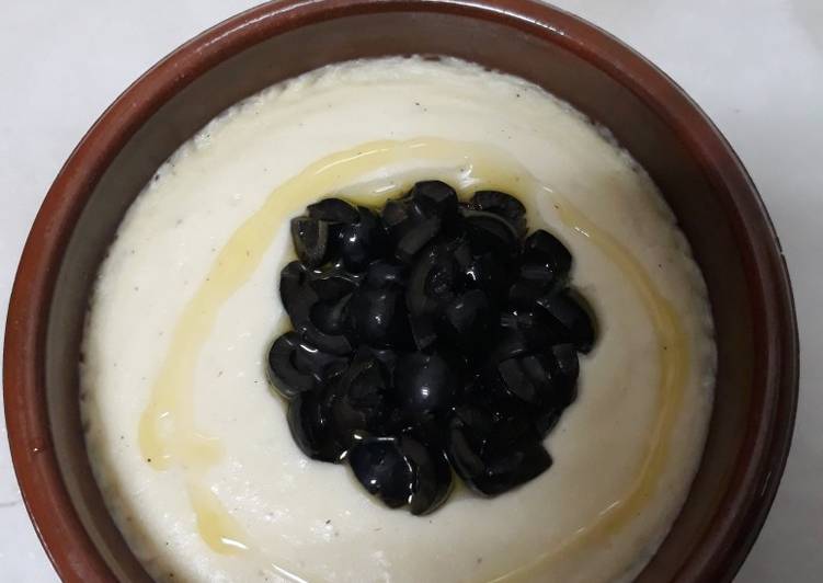 Crema de coliflor con aceitunas negras