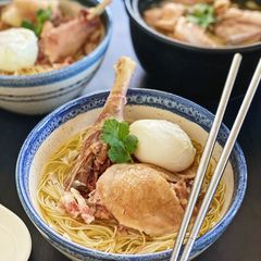 A picture of Misua Tim Ayam (Misua Noodles with Chicken Steam Soup).