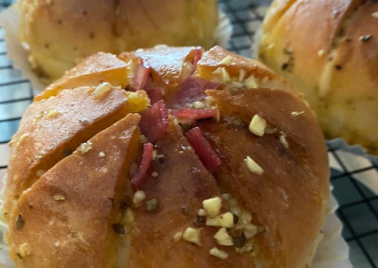 Korean Garlic Cream Cheese Bread