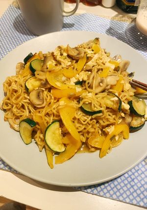 櫛瓜甜椒炒泡麵 的食譜成品照片