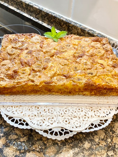 Una foto de Pastel de plátano y manzana sin amasar