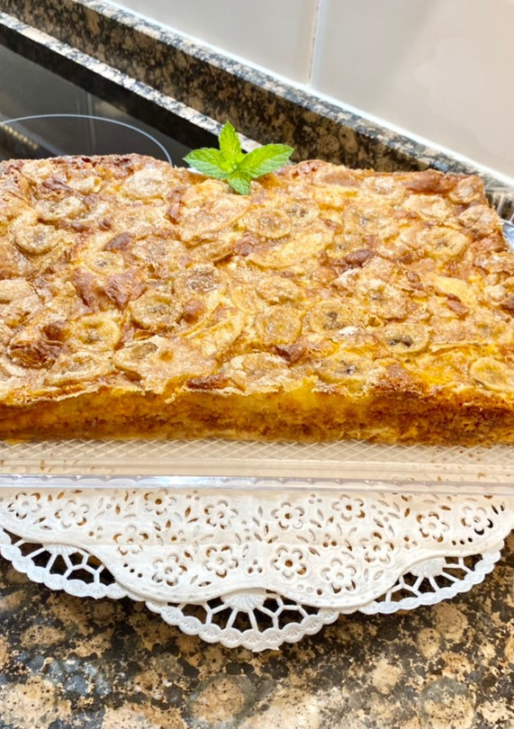Una foto de Pastel de plátano y manzana sin amasar