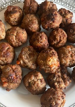 A picture of Greek meatballs (keftedakia).