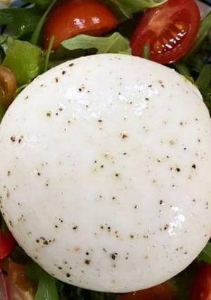 Foto de Burrata com Tomate Cherry e Rúcula