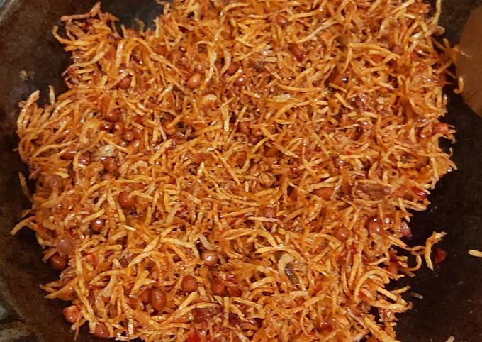 Bagaimana Menyiapkan Kering Kentang Mustopa Teri Kacang yang Enak